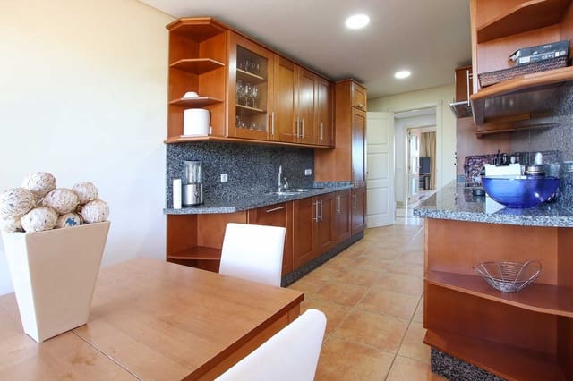 3 camera da letto Attico in vendita in Bahía de Marbella, Marbella con garage - 1.650.000 € (Rif: 9541798)