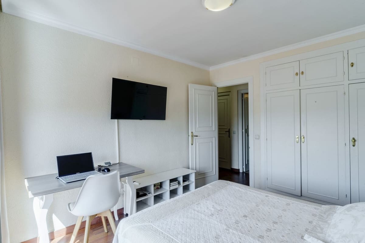 6 quarto Moradia para venda em Marbella com piscina garagem - 1 275 000 € (Ref: 9541799)