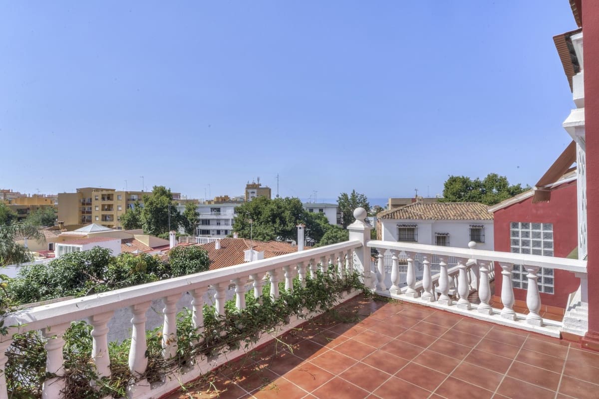 6 quarto Moradia para venda em Marbella com piscina garagem - 1 275 000 € (Ref: 9541799)