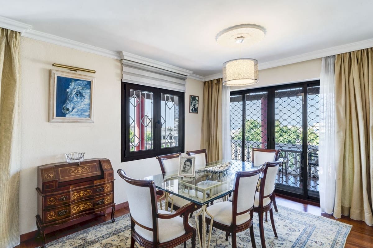 6 quarto Moradia para venda em Marbella com piscina garagem - 1 275 000 € (Ref: 9541799)