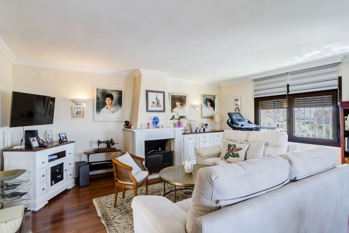 6 quarto Moradia para venda em Marbella com piscina garagem - 1 275 000 € (Ref: 9541799)