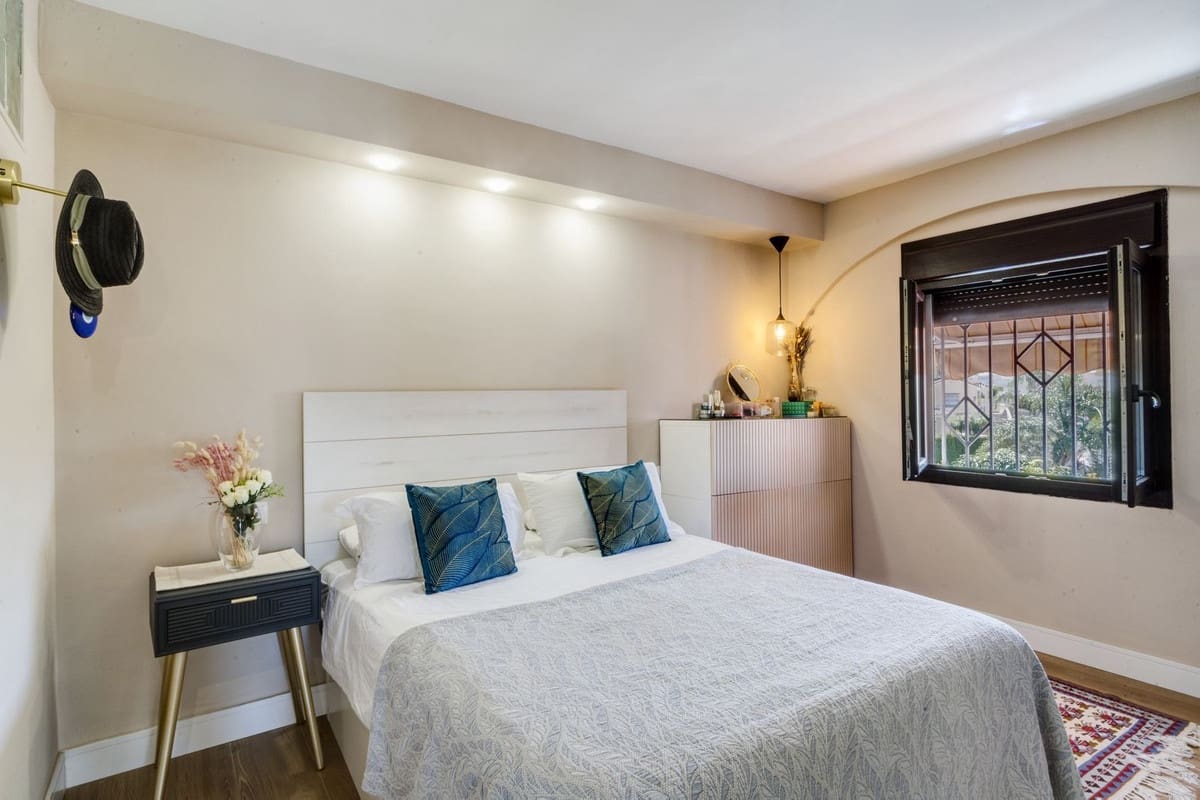 6 quarto Moradia para venda em Marbella com piscina garagem - 1 275 000 € (Ref: 9541799)