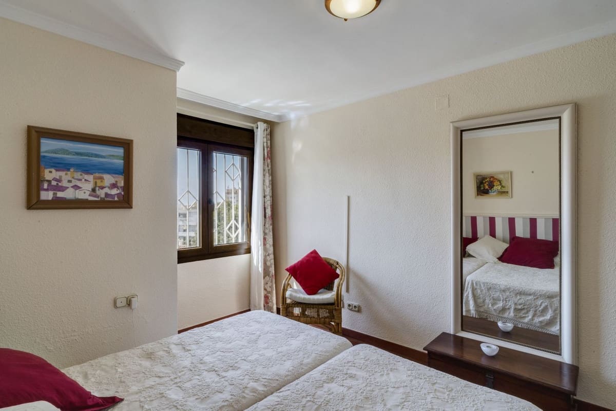 6 quarto Moradia para venda em Marbella com piscina garagem - 1 275 000 € (Ref: 9541799)