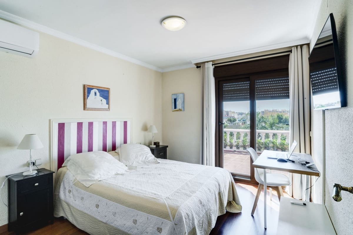 6 quarto Moradia para venda em Marbella com piscina garagem - 1 275 000 € (Ref: 9541799)