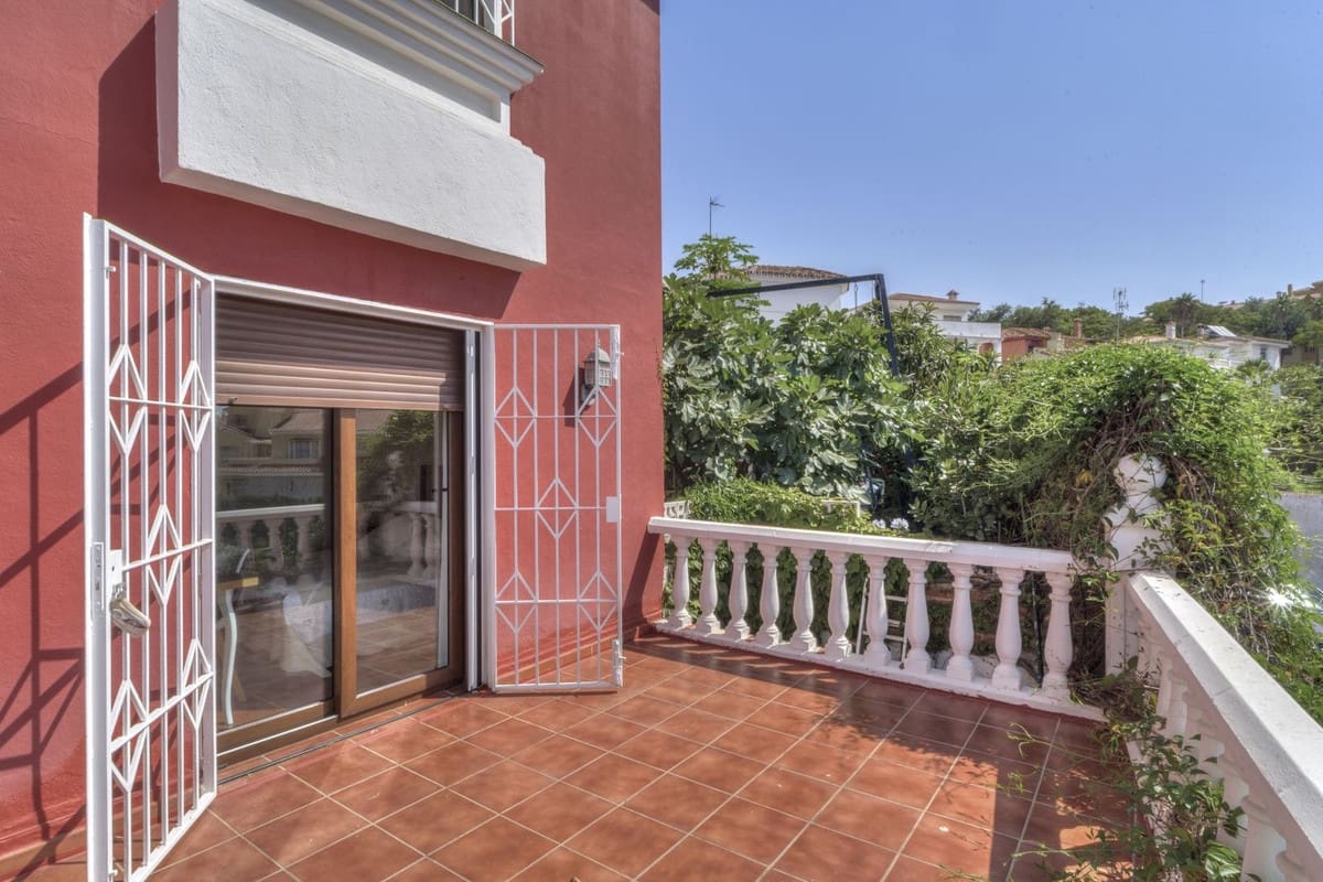 6 quarto Moradia para venda em Marbella com piscina garagem - 1 275 000 € (Ref: 9541799)