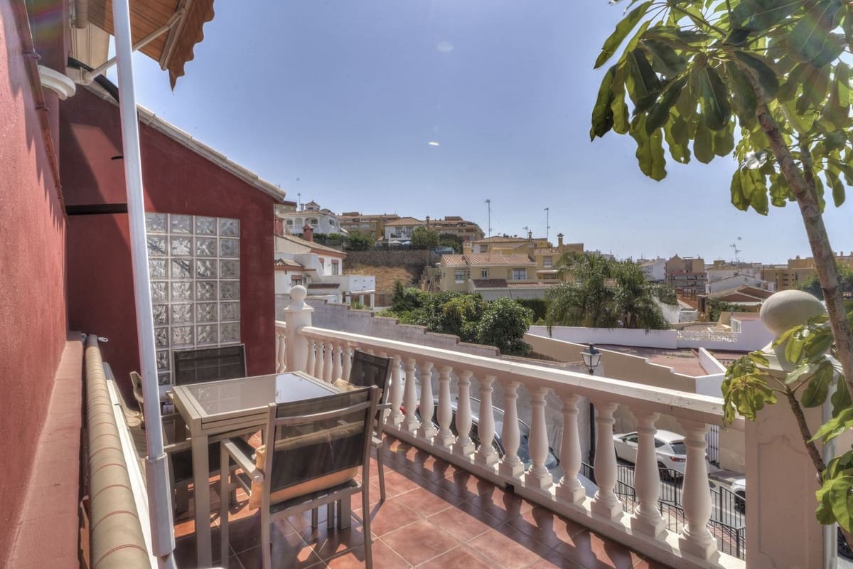 6 quarto Moradia para venda em Marbella com piscina garagem - 1 275 000 € (Ref: 9541799)