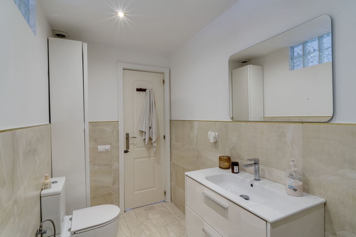 6 quarto Moradia para venda em Marbella com piscina garagem - 1 275 000 € (Ref: 9541799)