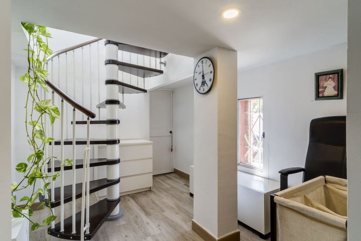 6 quarto Moradia para venda em Marbella com piscina garagem - 1 275 000 € (Ref: 9541799)