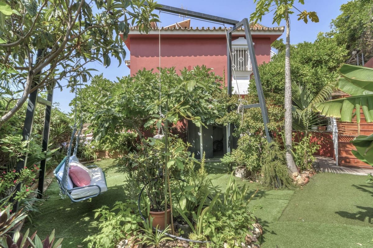 6 quarto Moradia para venda em Marbella com piscina garagem - 1 275 000 € (Ref: 9541799)