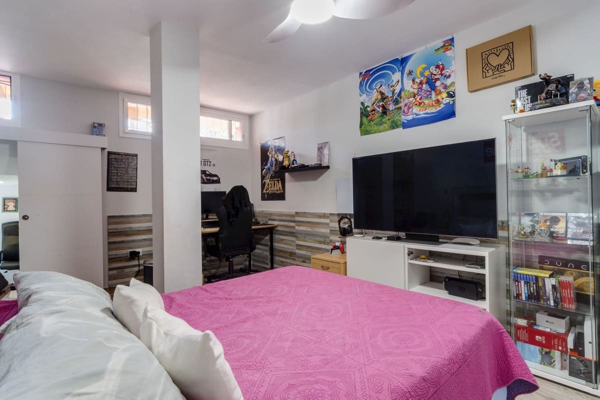 6 quarto Moradia para venda em Marbella com piscina garagem - 1 275 000 € (Ref: 9541799)