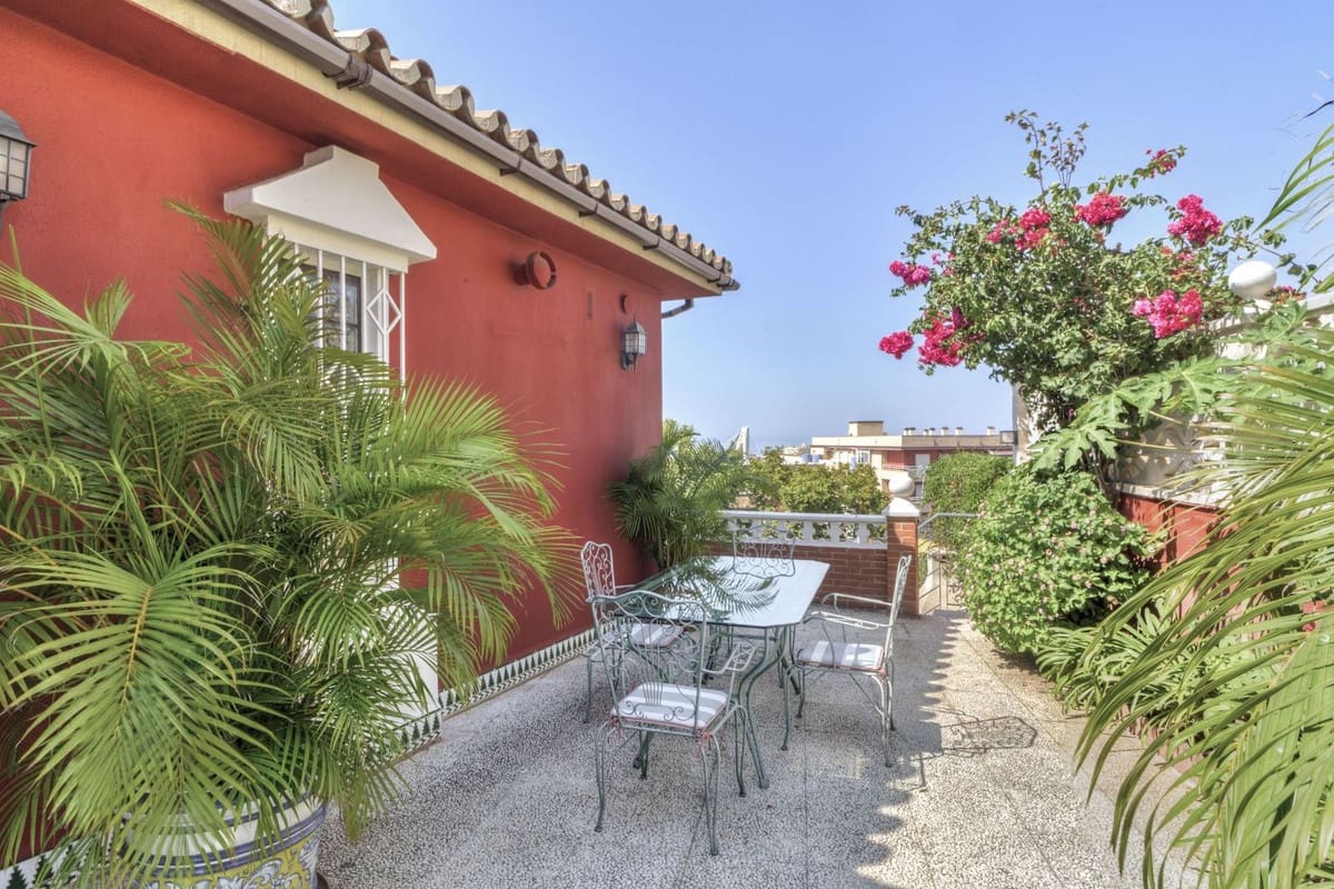 6 quarto Moradia para venda em Marbella com piscina garagem - 1 275 000 € (Ref: 9541799)