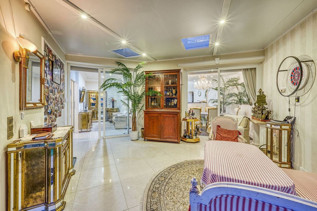 6 bedroom Villa for sale in Marbella with pool garage - € 2,285,000 (Ref: 9541800)