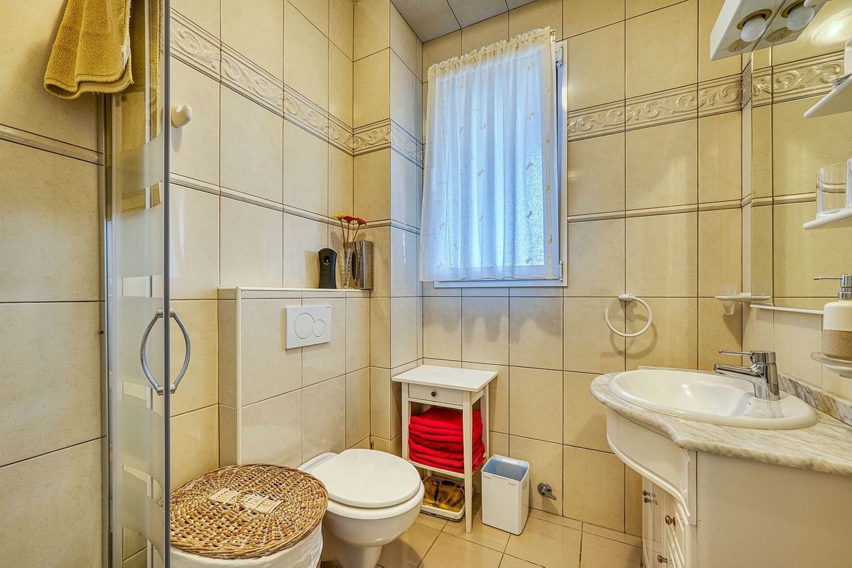 6 bedroom Villa for sale in Marbella with pool garage - € 2,285,000 (Ref: 9541800)