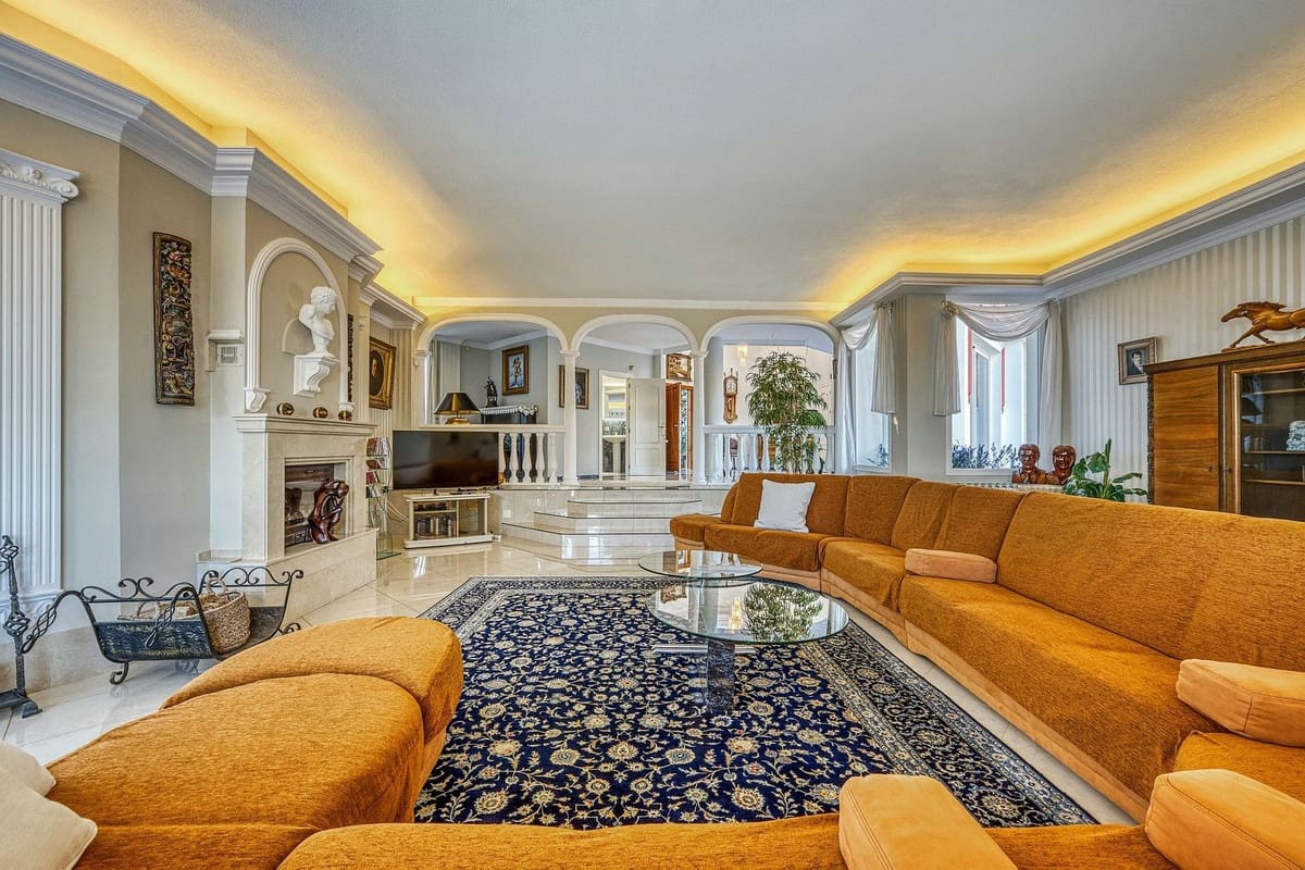 6 bedroom Villa for sale in Marbella with pool garage - € 2,285,000 (Ref: 9541800)