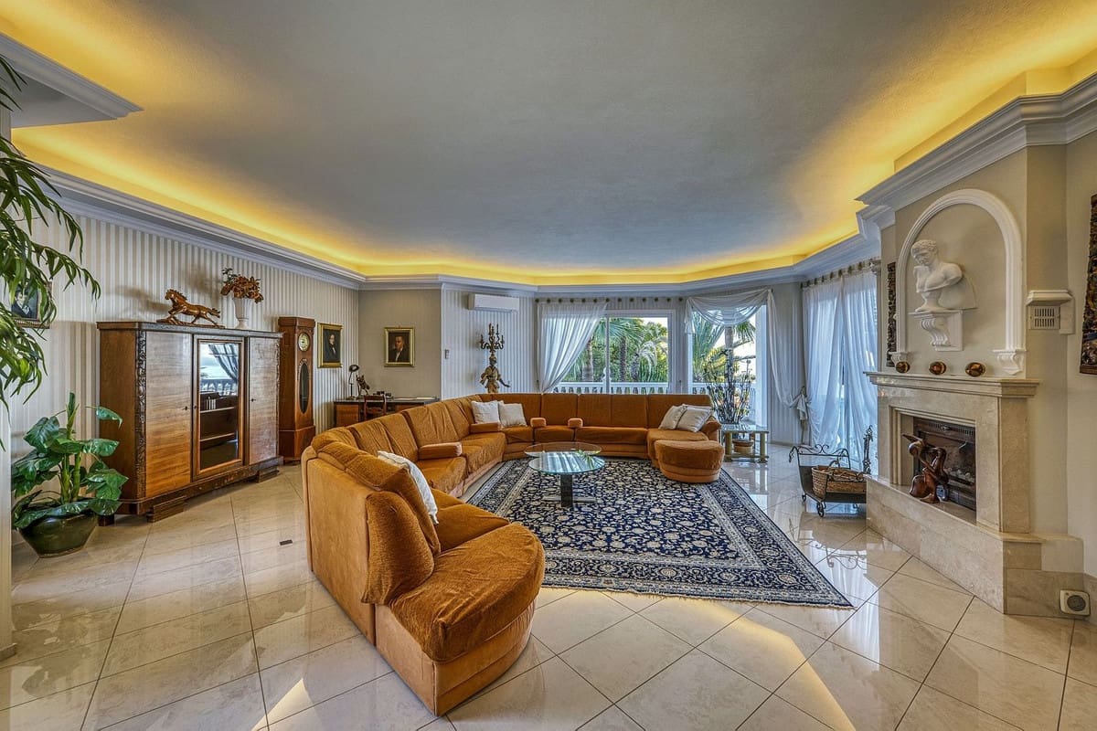 6 bedroom Villa for sale in Marbella with pool garage - € 2,285,000 (Ref: 9541800)