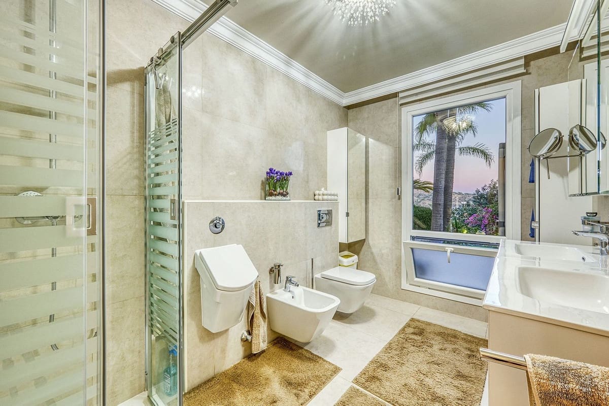 6 bedroom Villa for sale in Marbella with pool garage - € 2,285,000 (Ref: 9541800)