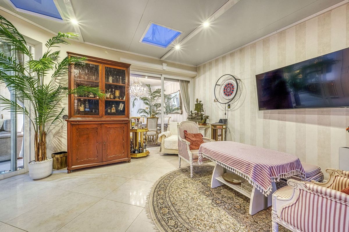 6 bedroom Villa for sale in Marbella with pool garage - € 2,285,000 (Ref: 9541800)