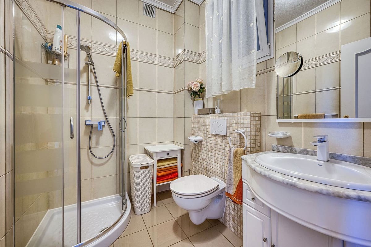 6 bedroom Villa for sale in Marbella with pool garage - € 2,285,000 (Ref: 9541800)