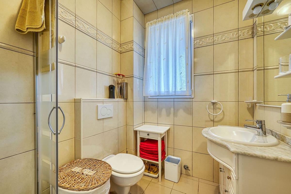 6 bedroom Villa for sale in Marbella with pool garage - € 2,285,000 (Ref: 9541800)