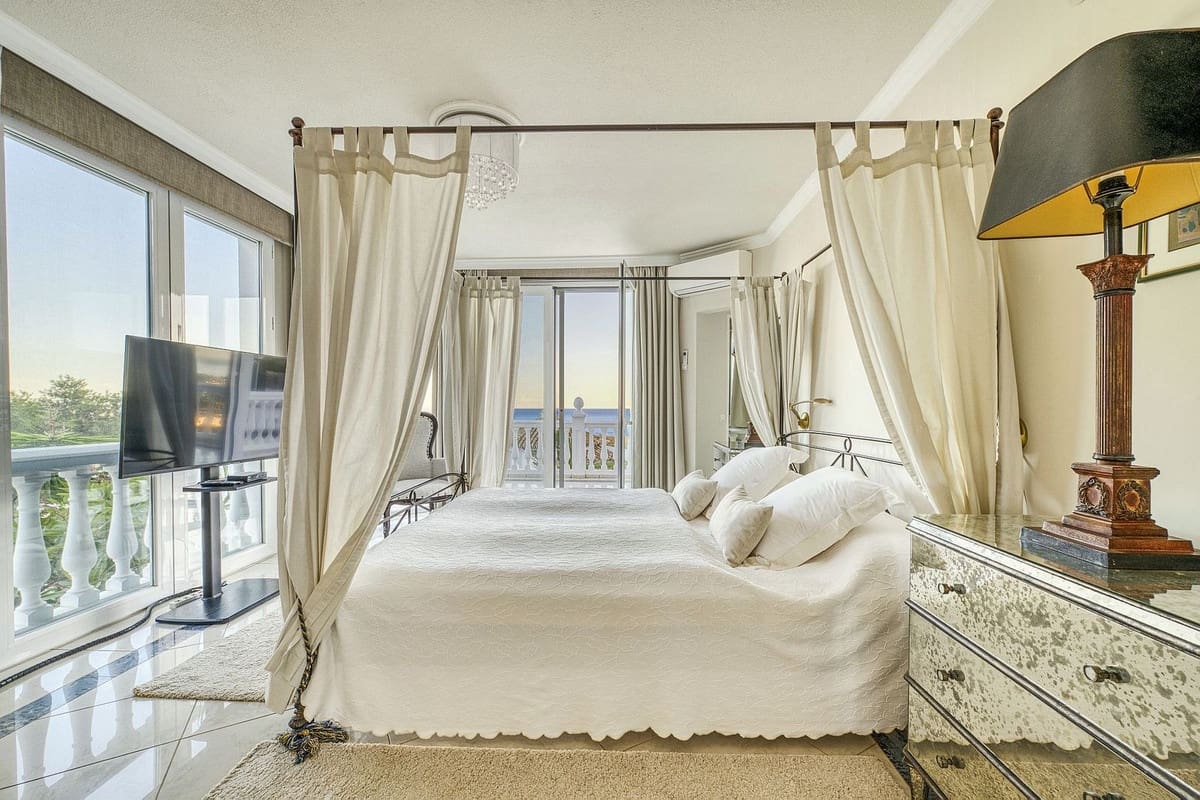 6 bedroom Villa for sale in Marbella with pool garage - € 2,285,000 (Ref: 9541800)