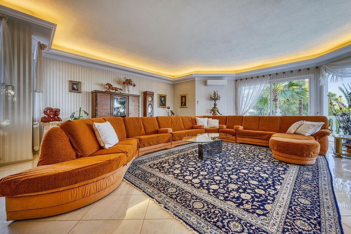 6 bedroom Villa for sale in Marbella with pool garage - € 2,285,000 (Ref: 9541800)