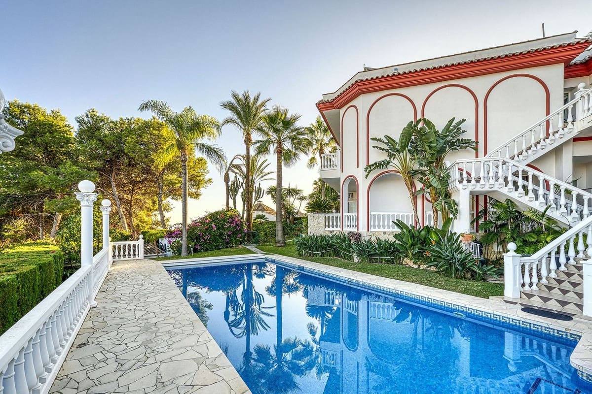 6 bedroom Villa for sale in Marbella with pool garage - € 2,285,000 (Ref: 9541800)