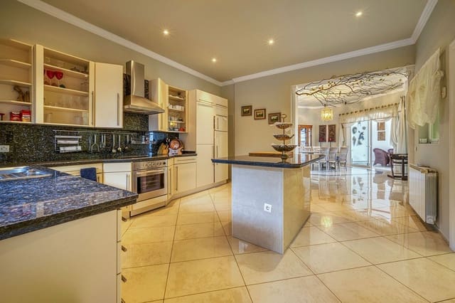 6 soverom Villa til salgs i Hacienda Las Chapas, Marbella med svømmebasseng garasje - € 2 285 000 (Ref: 9541800)