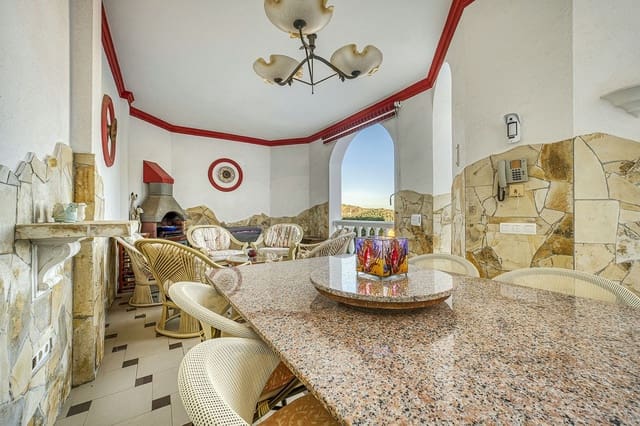 6 soverom Villa til salgs i Hacienda Las Chapas, Marbella med svømmebasseng garasje - € 2 285 000 (Ref: 9541800)