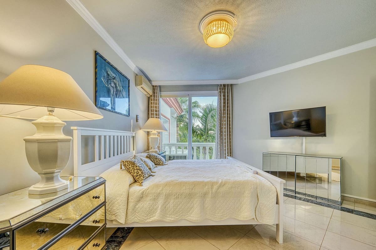 Chalet de 6 habitaciones en Marbella en venta con piscina garaje - 2.285.000 € (Ref: 9541800)