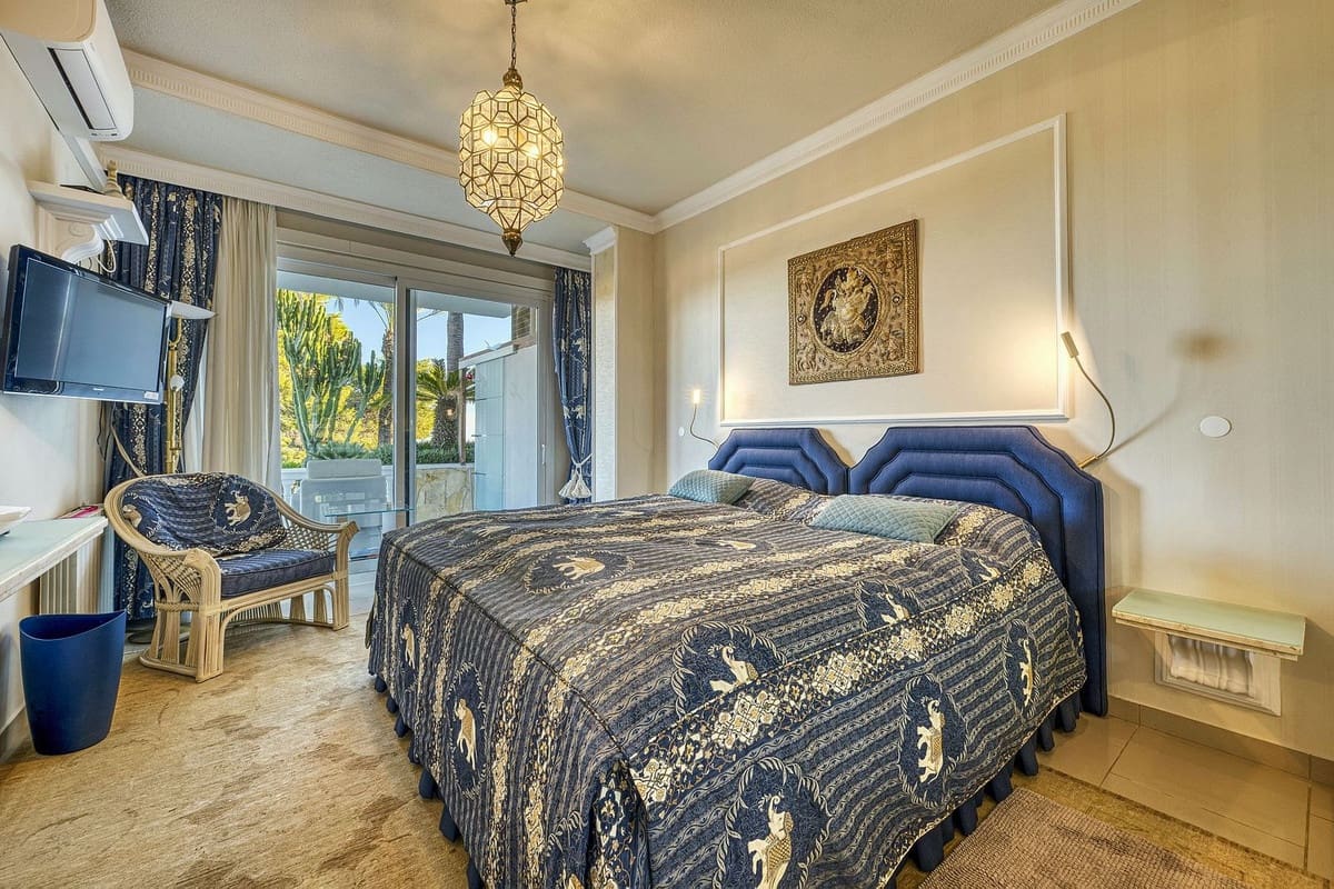 Chalet de 6 habitaciones en Marbella en venta con piscina garaje - 2.285.000 € (Ref: 9541800)