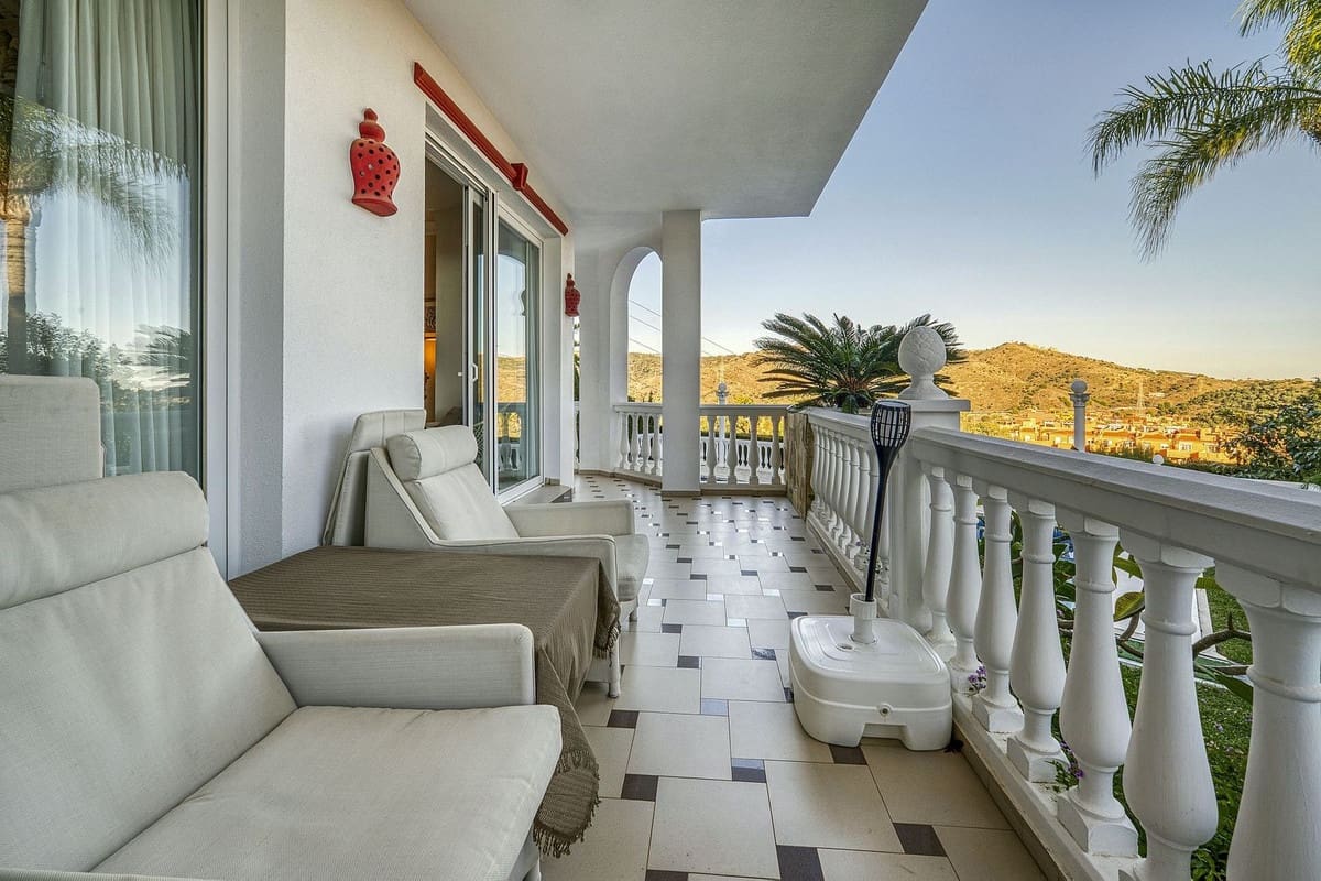 Chalet de 6 habitaciones en Marbella en venta con piscina garaje - 2.285.000 € (Ref: 9541800)