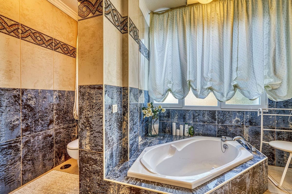 Chalet de 6 habitaciones en Marbella en venta con piscina garaje - 2.285.000 € (Ref: 9541800)