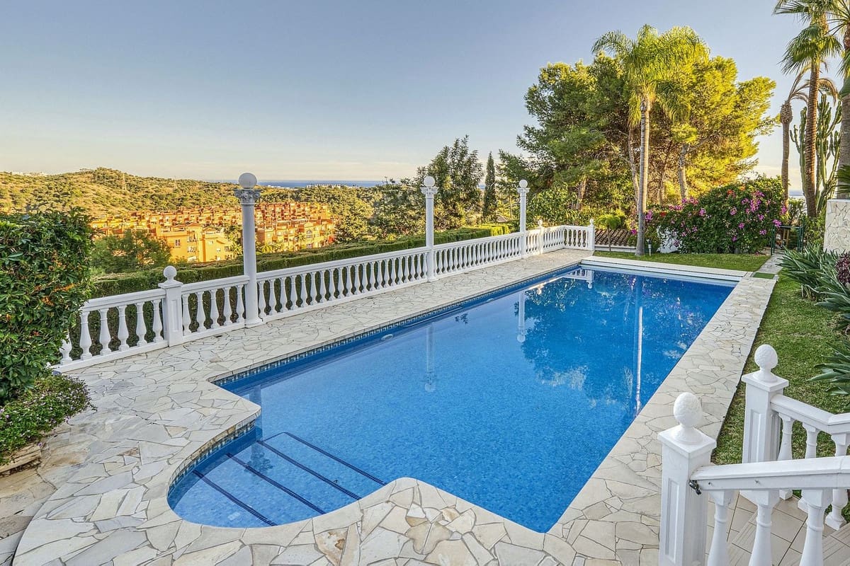 Chalet de 6 habitaciones en Marbella en venta con piscina garaje - 2.285.000 € (Ref: 9541800)