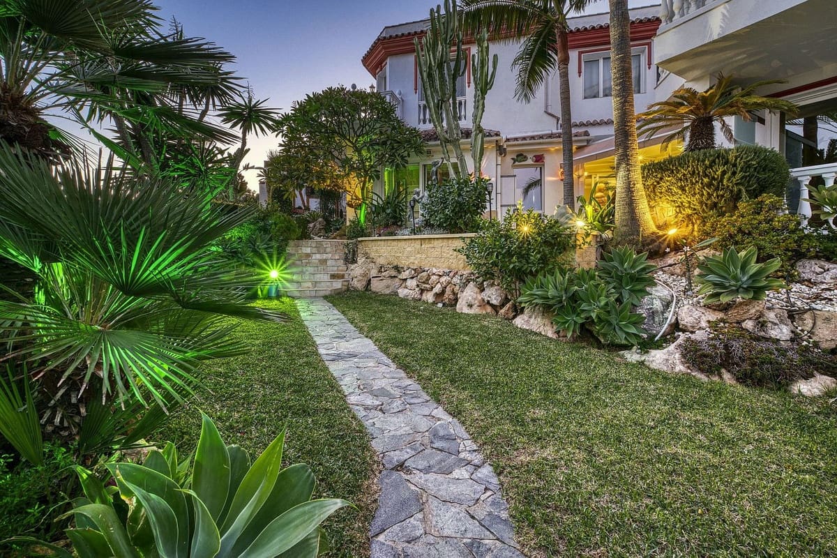 Chalet de 6 habitaciones en Marbella en venta con piscina garaje - 2.285.000 € (Ref: 9541800)