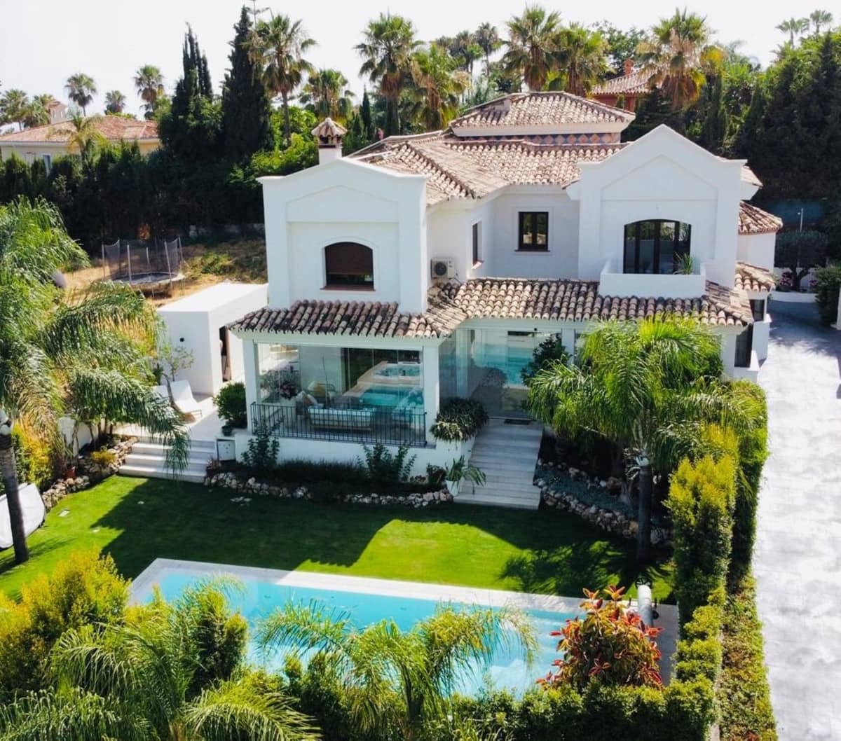 6 bedroom Villa for sale in Marbella with pool garage - € 2,850,000 (Ref: 9541801)