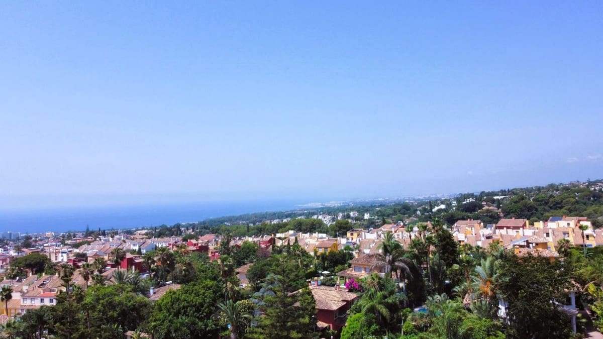 6 bedroom Villa for sale in Marbella with pool garage - € 2,850,000 (Ref: 9541801)