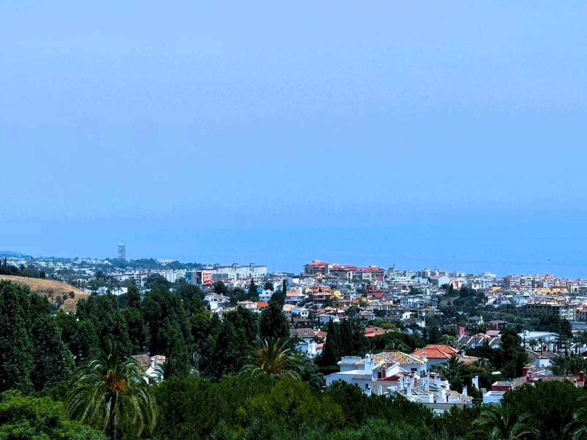 6 bedroom Villa for sale in Marbella with pool garage - € 2,850,000 (Ref: 9541801)