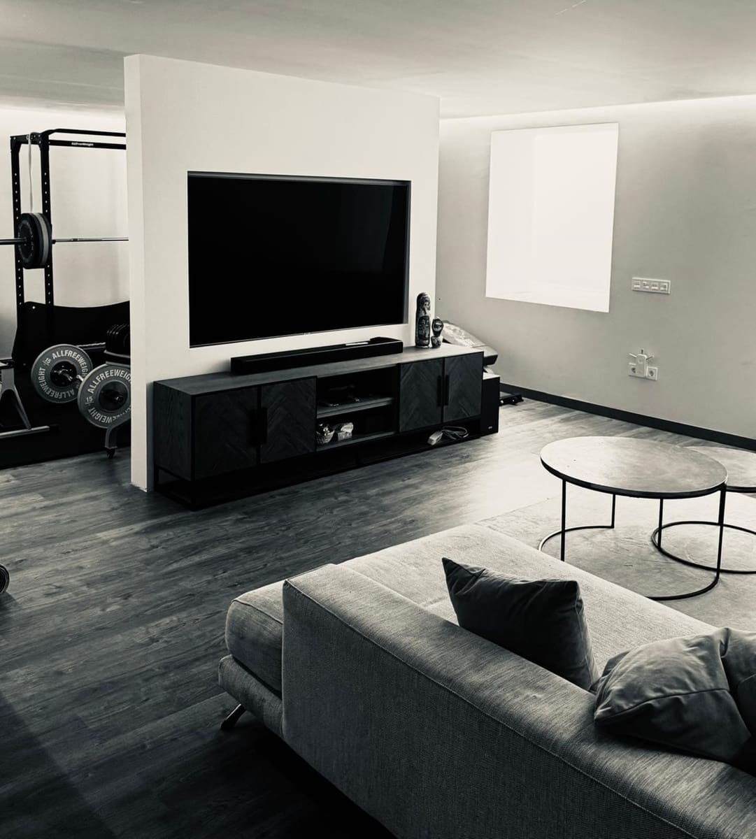 6 bedroom Villa for sale in Marbella with pool garage - € 2,850,000 (Ref: 9541801)