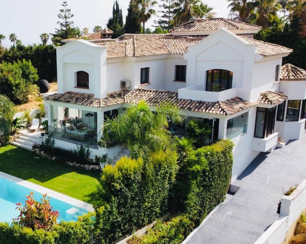 6 bedroom Villa for sale in Marbella with pool garage - € 2,850,000 (Ref: 9541801)