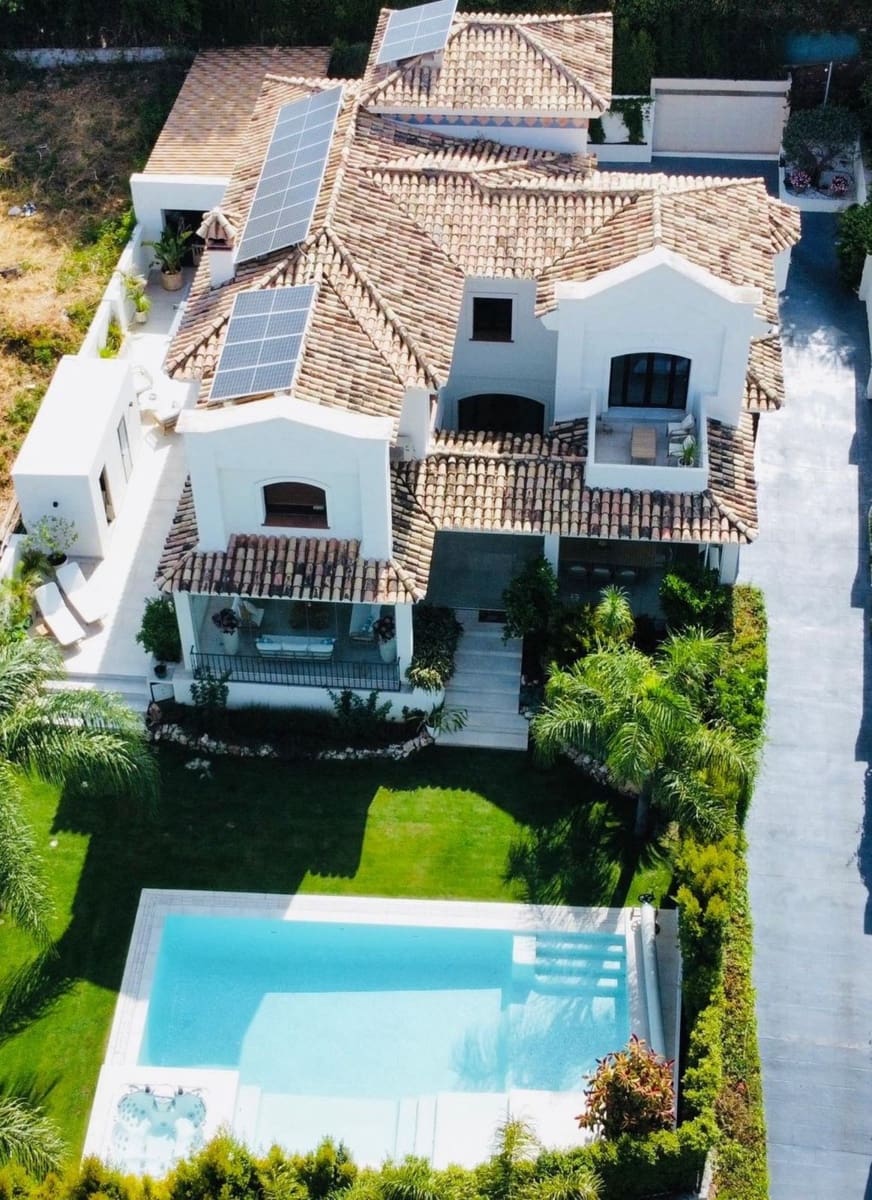 6 bedroom Villa for sale in Marbella with pool garage - € 2,850,000 (Ref: 9541801)