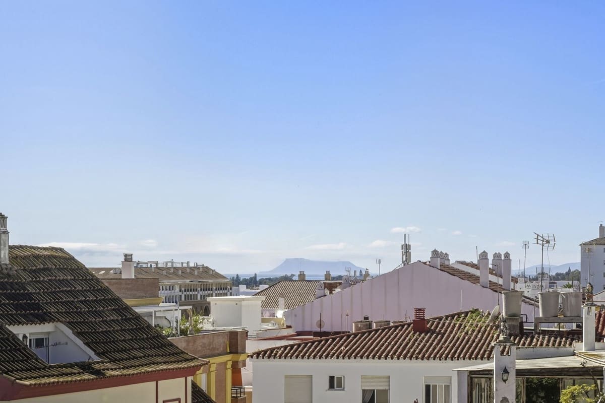 3 bedroom Penthouse for sale in San Pedro de Alcantara with garage - € 699,000 (Ref: 9606748)