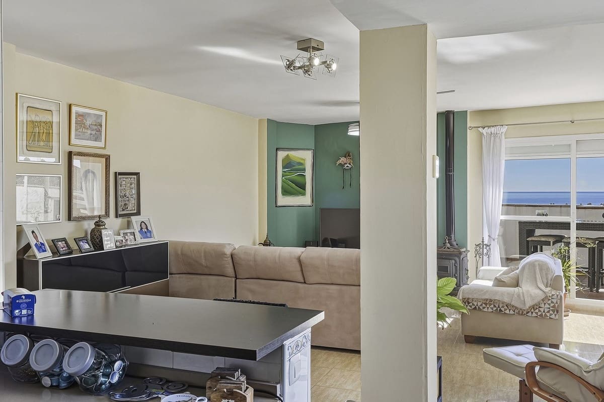 3 bedroom Penthouse for sale in San Pedro de Alcantara with garage - € 699,000 (Ref: 9606748)