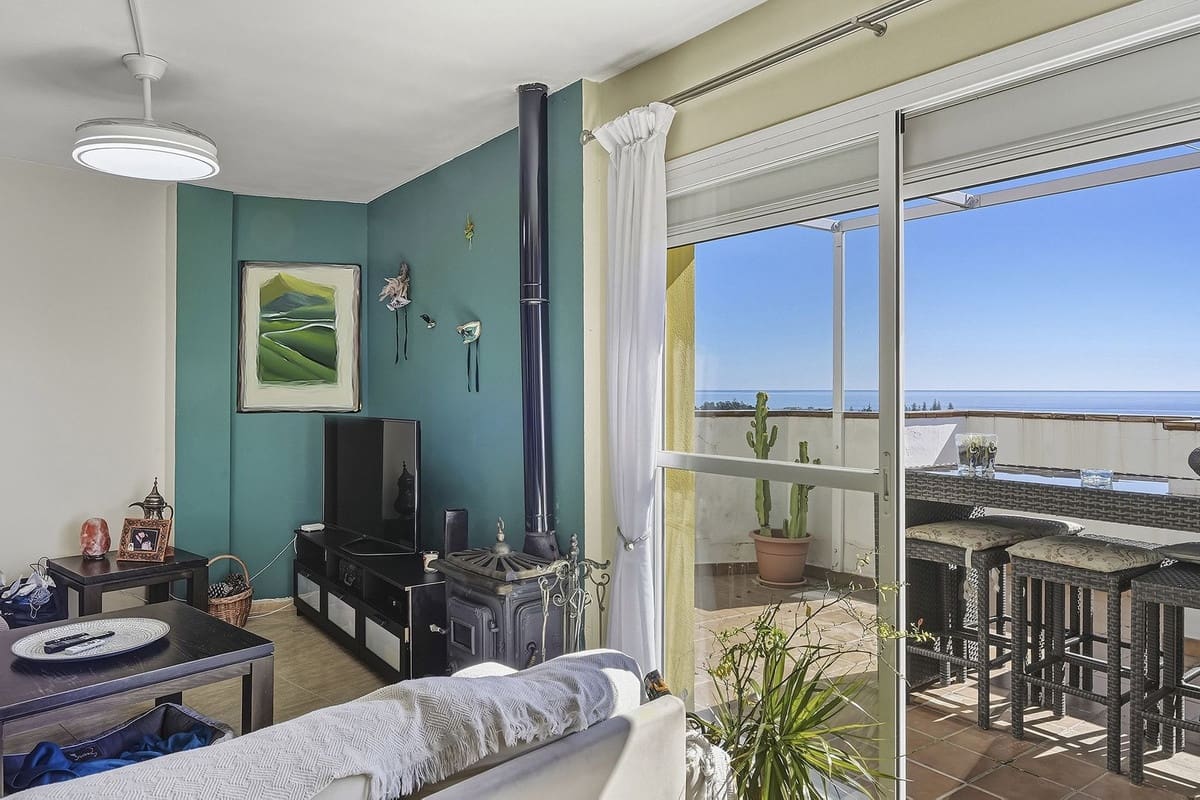 3 bedroom Penthouse for sale in San Pedro de Alcantara with garage - € 699,000 (Ref: 9606748)