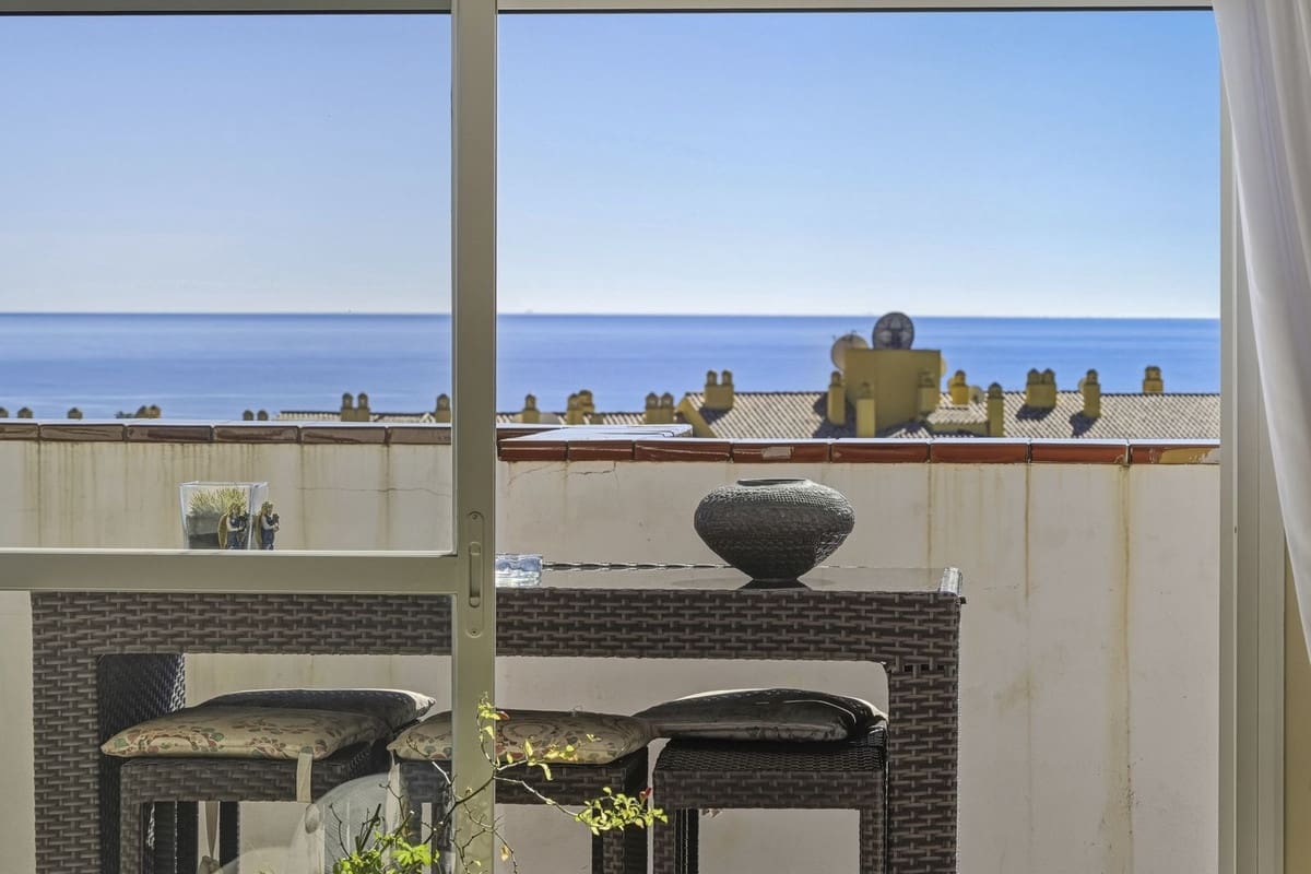 3 bedroom Penthouse for sale in San Pedro de Alcantara with garage - € 699,000 (Ref: 9606748)
