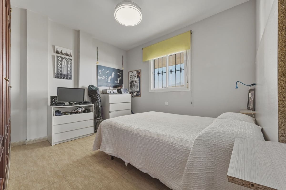 3 bedroom Penthouse for sale in San Pedro de Alcantara with garage - € 699,000 (Ref: 9606748)