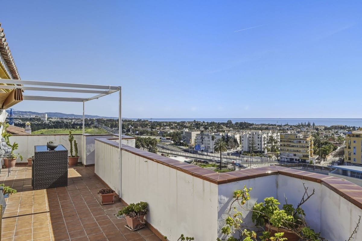 3 bedroom Penthouse for sale in San Pedro de Alcantara with garage - € 699,000 (Ref: 9606748)