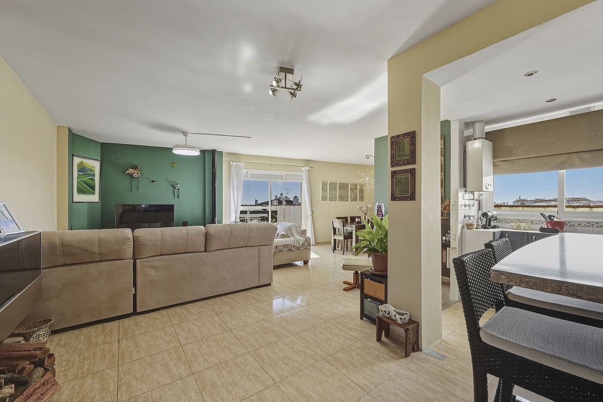 3 bedroom Penthouse for sale in San Pedro de Alcantara with garage - € 699,000 (Ref: 9606748)