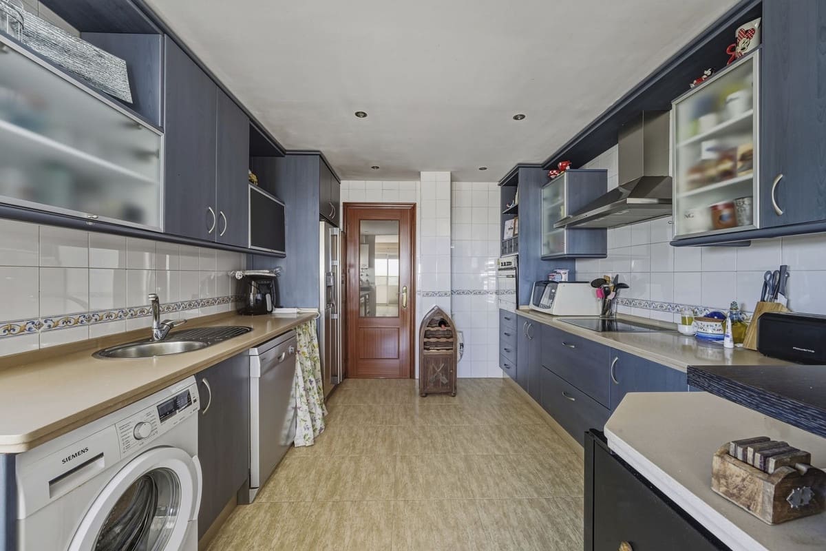 3 bedroom Penthouse for sale in San Pedro de Alcantara with garage - € 699,000 (Ref: 9606748)