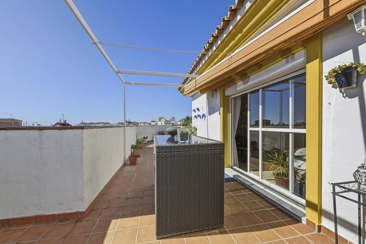 3 bedroom Penthouse for sale in San Pedro de Alcantara with garage - € 699,000 (Ref: 9606748)