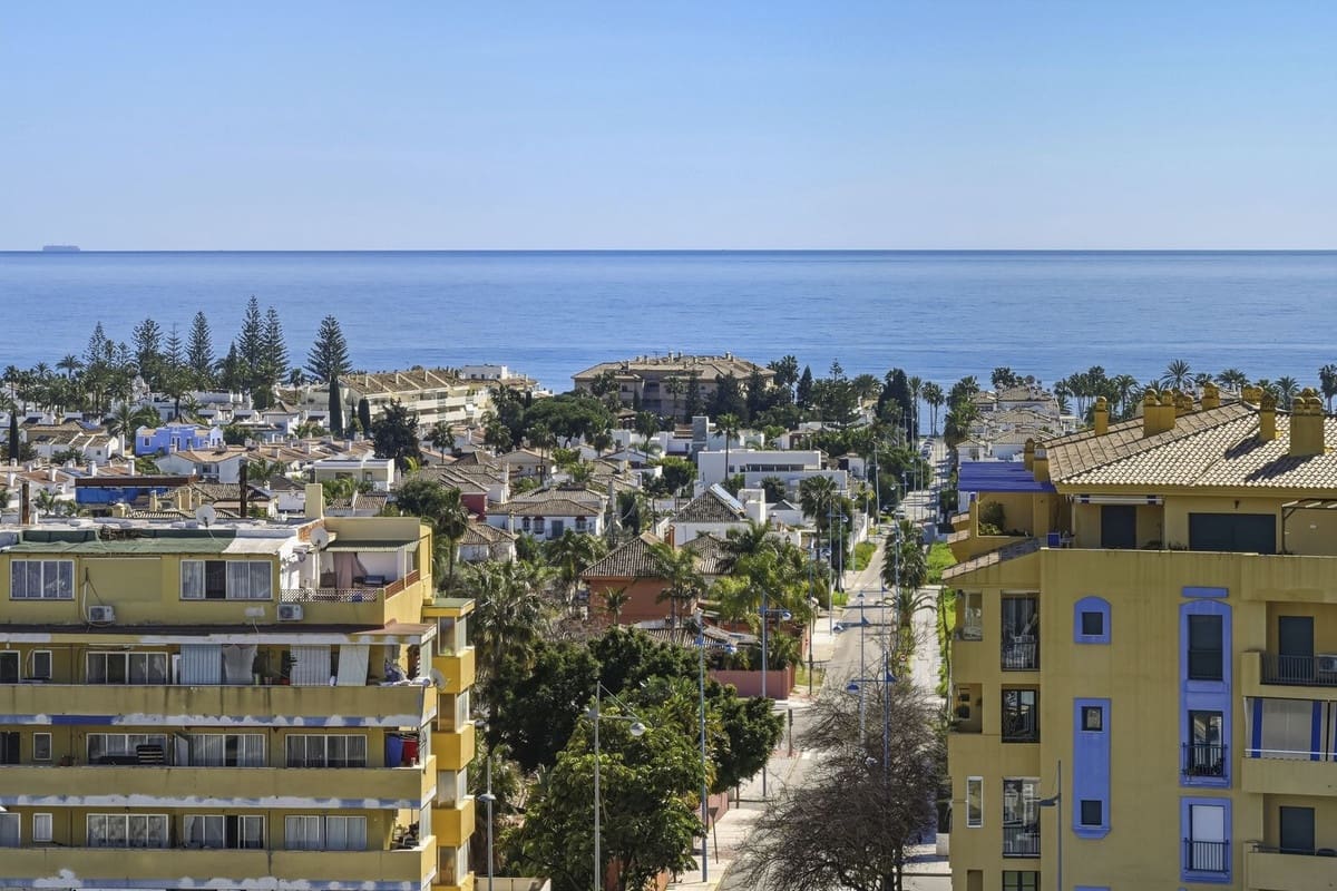 3 bedroom Penthouse for sale in San Pedro de Alcantara with garage - € 699,000 (Ref: 9606748)